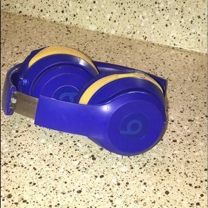 BEATS WIRELESS HEADPHONES